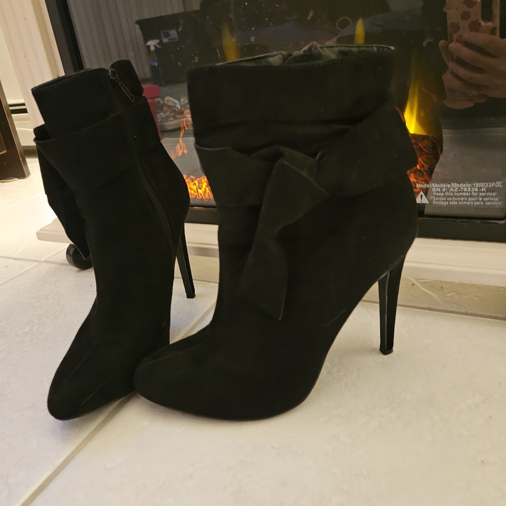 Shoe Dazzle Black Heeled Boots with Bow